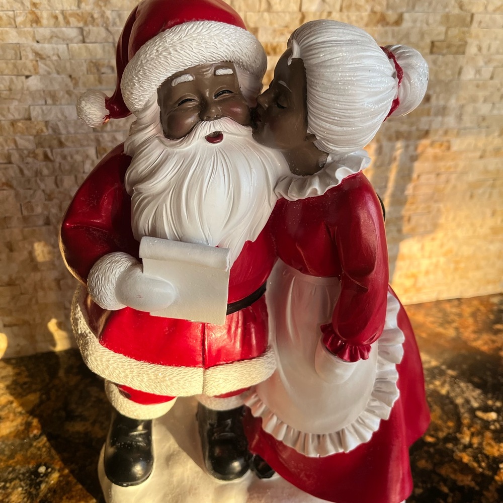 Red and White, Kissing Santa Claus and Mrs. Claus Holiday Decor